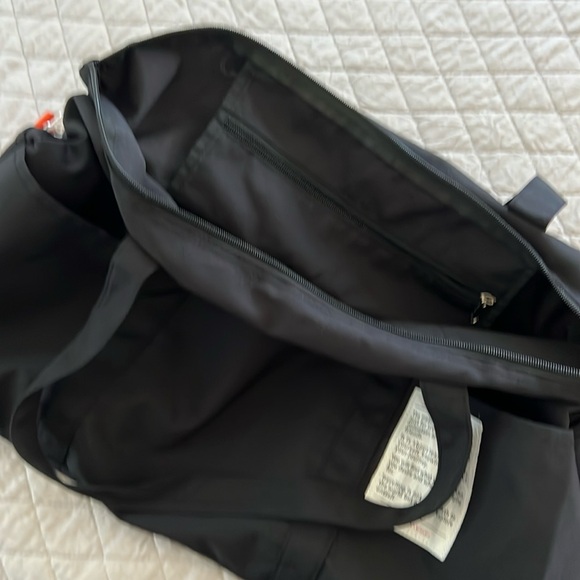 Scandia Home Duffel Bag Black and Orange with Minimalist Design - Picture 10 of 11